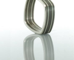 anello titanio quadro quattro linee